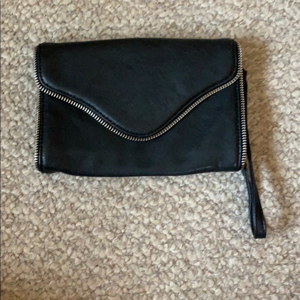 Black clutch